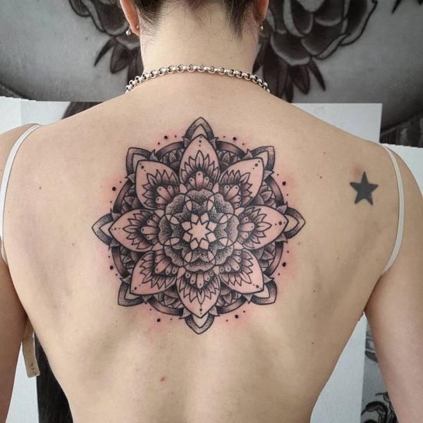 Tatuajes para mujeres en la espalda