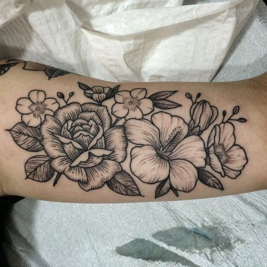 Tatuajes de flores para mujeres, diseños hermosos