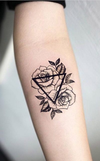 Featured image of post Tatuajes Delicados Para Mujer De Flores V vido ramo de flores silvestres grita verano tan perfectamente que casi se puede oler flores a trav s de pantalla
